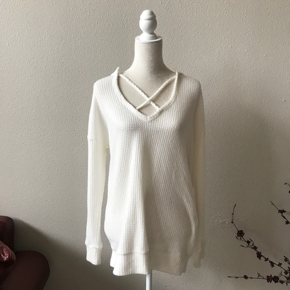 Scoop V-neck Criss cross front Sweater - Picture 5 of 6